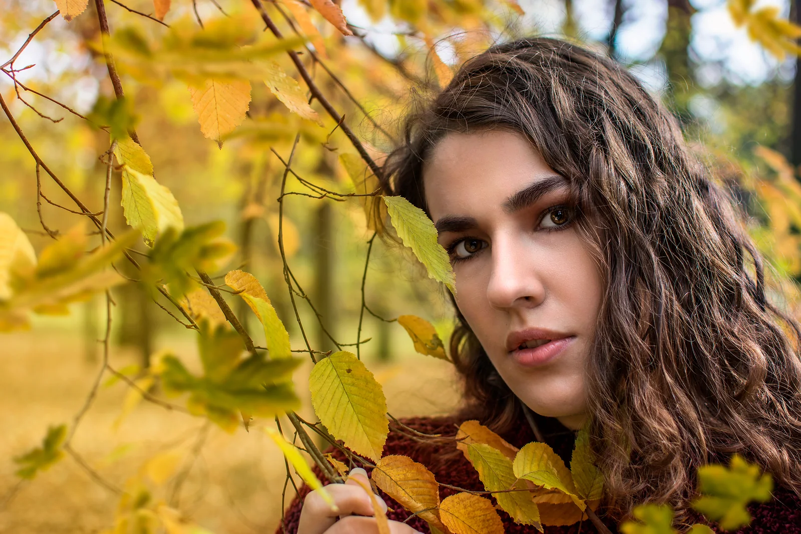 Portret w jesiennym parku